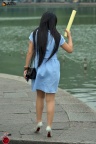 身穿蓝裙服饰的少妇 [谭氏街拍]
